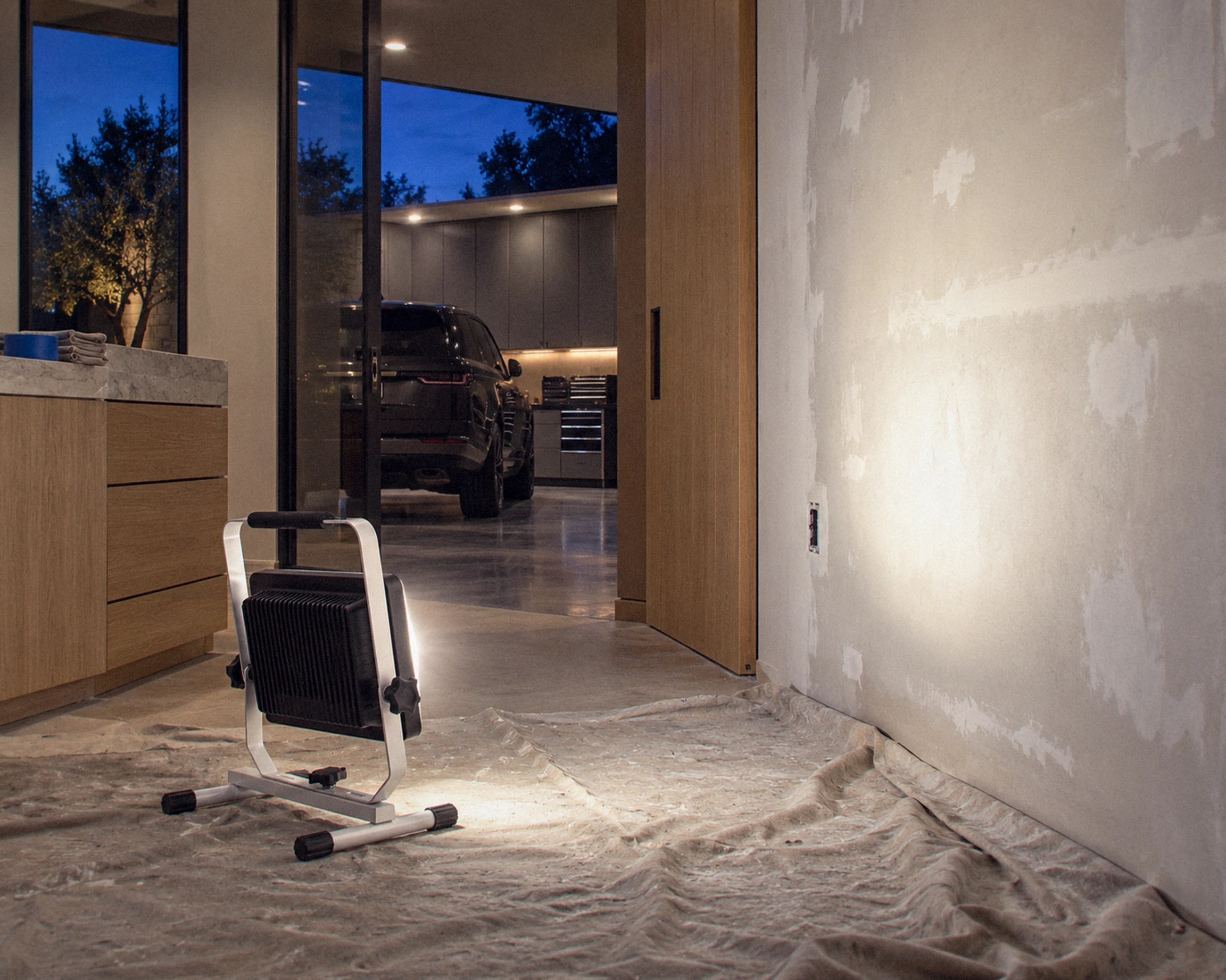 Zone Detachable tripod work light, shown in a typical installation (illustration)